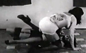 Lesbos get Sensation on the Floor (1950s